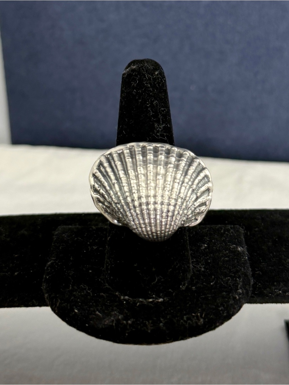 SHUBE DAKOTA WEST Vintage Sterling Silver Hollow Seashell Wide Band Ring; SZ 9
